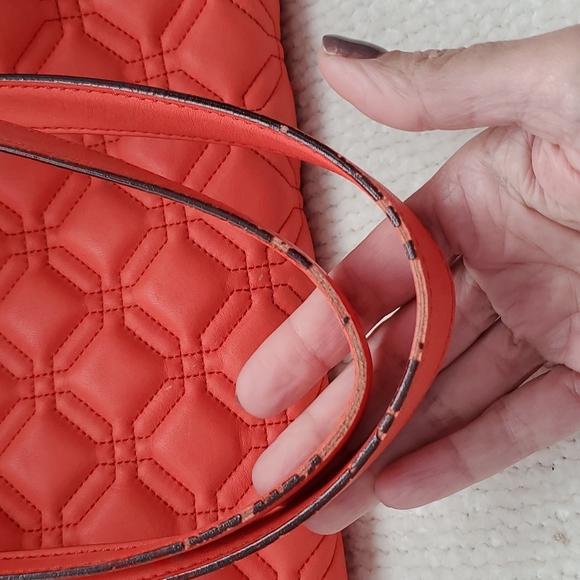 Kate Spade coral handbag with gold chain straps - Picture 4 of 6